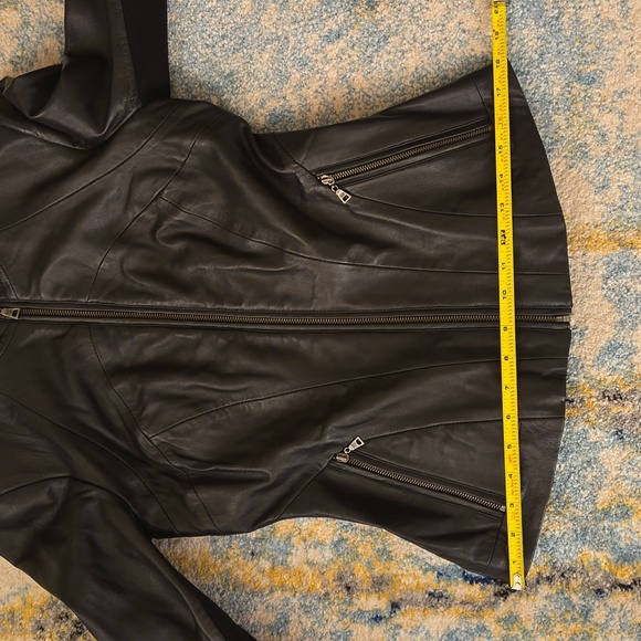 Moving Sale: NWT $549 100% gorgeously soft leather jacket, 90s vintage inspired - Picture 8 of 9